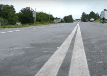 На Бродівській у Тернополі водії переробили подвійну суцільну лінію щоб повертати  