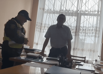 За пиятику в навчальному закладі притягнули до відповідальності директора школи у Бучацькій громаді