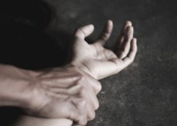 На Тернопільщині батько 5 років розбещував власну доньку