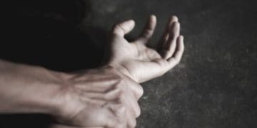 На Тернопільщині батько 5 років розбещував власну доньку