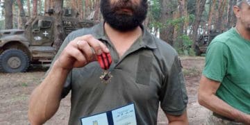 Нагрудним знаком “Золотий Хрест” від головнокомандувача ЗСУ нагородили воїна з Підволочиської громади