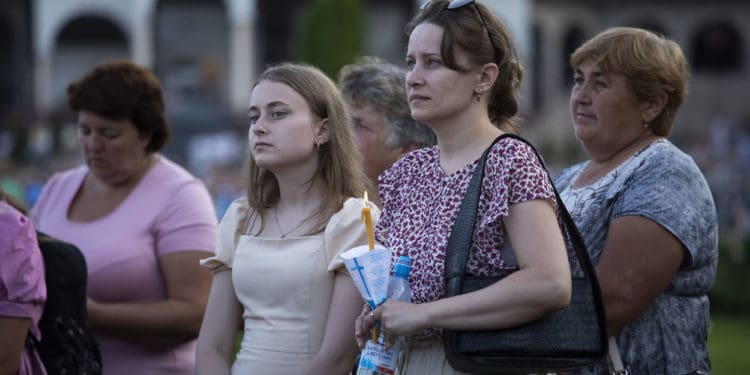 «Ми прийшли до Мами, щоб принести Їй наш біль»: у Зарваниці – Всеукраїнська проща