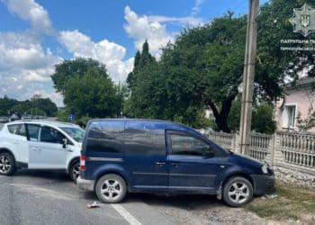 У Смиківцях не розминулись дві легківки (Фото)