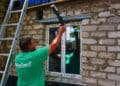 Вже 18 будинків повністю відновили на Херсонщині будівельники з Тернопільської області