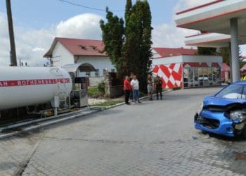 Жінка із дитиною у лікарні через ДПТ на заправці біля Смиківців