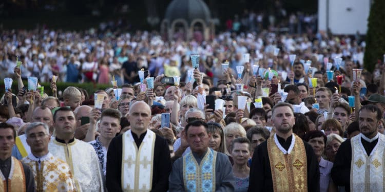 «Ми прийшли до Мами, щоб принести Їй наш біль»: у Зарваниці – Всеукраїнська проща