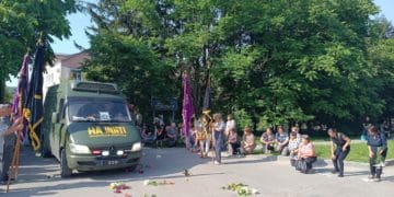 Одразу двох захисників України провели в останню путь у Борщівській громаді