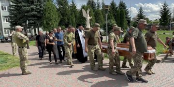 На щиті повернувся до Скориківської громади воїн Любомир Галоха, який помер у лікарні від бойових ран
