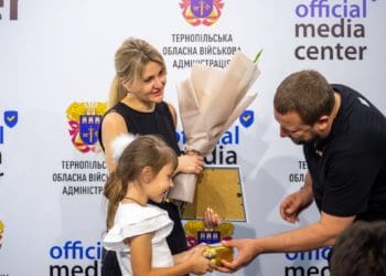 Сертифікати на придбання житла вручив родинам військових начальник Тернопільської ОВА