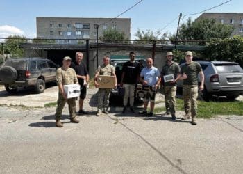 Мер норвезького міста приїхав велосипедом до Залізців і передав допомогу для ЗСУ