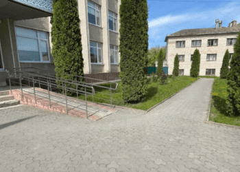 У Гусятині проблеми із дотриманням будівельних норм: уповноважений з прав людини перевірив  