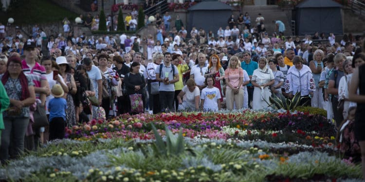 «Ми прийшли до Мами, щоб принести Їй наш біль»: у Зарваниці – Всеукраїнська проща