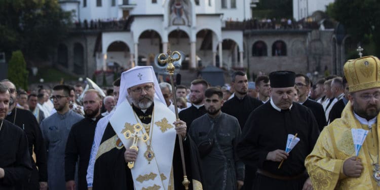 «Ми прийшли до Мами, щоб принести Їй наш біль»: у Зарваниці – Всеукраїнська проща