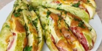 Кабачки з помідорами, сиром та сметаною у духовці: рецепт на вихідні