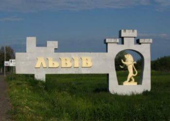 Ворожа атака на Львів: ракета влучила у багатоповерхівку – 4 загиблих