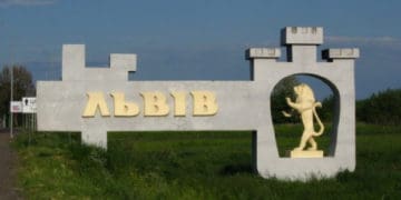 Ворожа атака на Львів: ракета влучила у багатоповерхівку – 4 загиблих