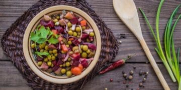 Вінегрет по-літньому: легкий рецепт з щавлем і молодою картоплею