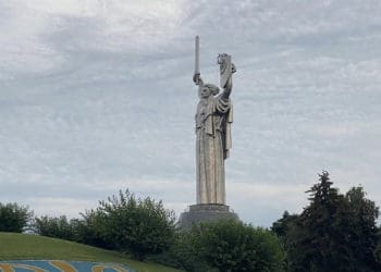 У столиці України монумент “Батьківщина-мати” перейменують на “Україна-мати”