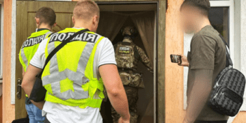 Привласнили понад 20 млн грн під виглядом продажу автівок та квадрокоптерів для ЗСУ: Нацполіція викрила організовану групу шахраїв