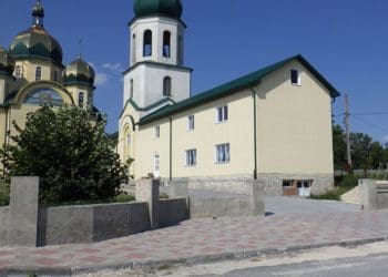 обікрав храм Скалат