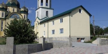 обікрав храм Скалат