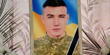Йому навіки 28: із воїном Романом Шпуняром, який загинув у День Незалежності, попрощалися у Бучацькій громаді