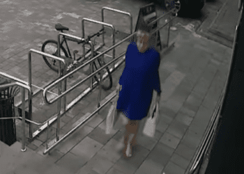 Тернополян просять допомогти впізнати крадійку