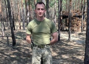 Депутату Гусятинської селищної ради, який зараз воює, не дають скласти з себе повноважень