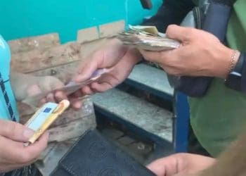 Незаконний обмін валюти продовжують виявляти поліцейські у Тернополі