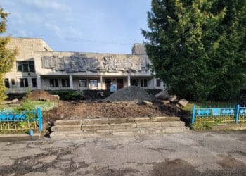 Капітальний ремонт 11 школи у Тернополі почали з подвір’я, хоча гроші виділяли на будівлю