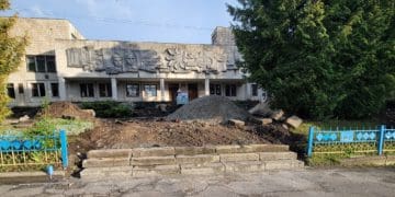 Капітальний ремонт 11 школи у Тернополі почали з подвір’я, хоча гроші виділяли на будівлю