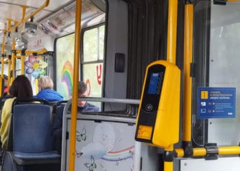 Від сьогодні у деяких тролейбусах в Тернополі працюватиме безкондукторна система оплати проїзду