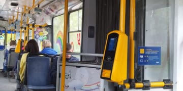 Від сьогодні у деяких тролейбусах в Тернополі працюватиме безкондукторна система оплати проїзду