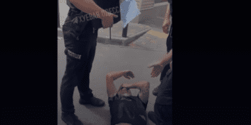 В Одесі поліцейський відправив у нокаут провокатора (Відео)