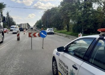 Ускладнений рух транспорту на Микулинецькій у Тернополі