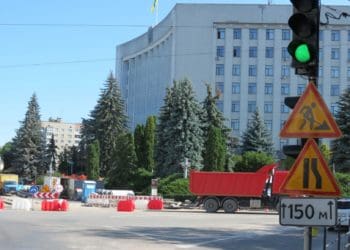 На два дні повністю перекриють рух транспорту вулицею Грушевського у Тернополі