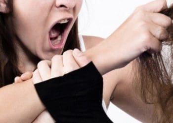 дівоча бійка