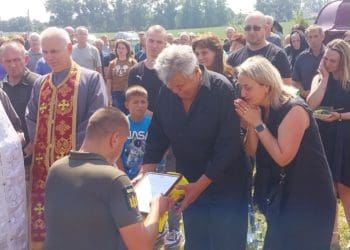 Борщівська громада провела в останню путь захисника Любомира Люзного