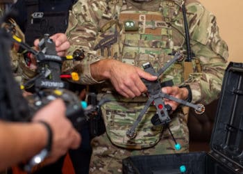 Начальник Тернопільської ОВА передав дрони для бійців спецпідрозділів поліції