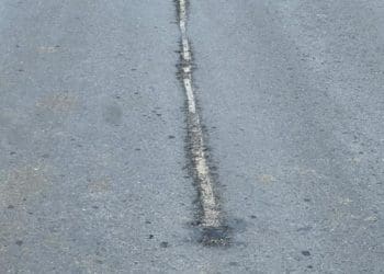 Цілісність полотна втрачена: на Тернопільщині сільгосптехніка пошкодила дорогу