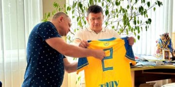 Збірна команда ТНПУ з футболу отримала комплект ігрової форми від іноземного партнера