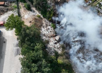 Біля цвинтаря у Тернополі горіло сміттєзвалище