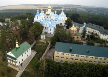 В Почаївському монастирі на Тернопільщині забруднюють повітря незаконними котельнями