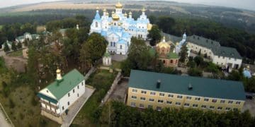 В Почаївському монастирі на Тернопільщині забруднюють повітря незаконними котельнями