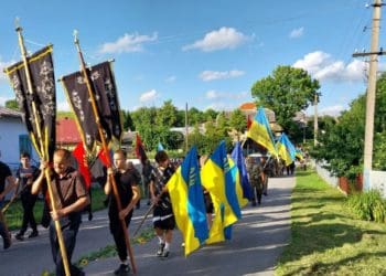 На щиті зустріли захисника України Олега Чипчура жителі Козівської громади