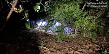 На Тернопільщині п’яний водій тікав від патрульних доки вщент не розбив авто