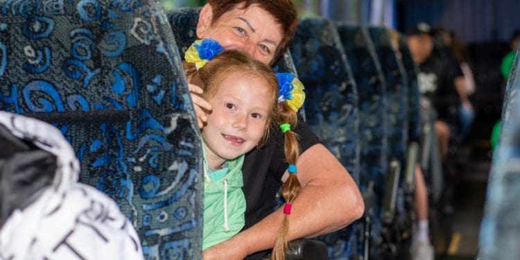 Сім’ї з дітьми, евакуйовані на Тернопільщину, поїхали на відпочинок в «Артек-Буковель»