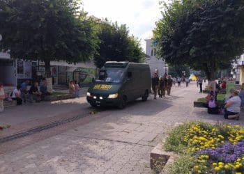 На щиті зустріли командира відділення взводу Євгенія Махаринця жителі Борщівської громади