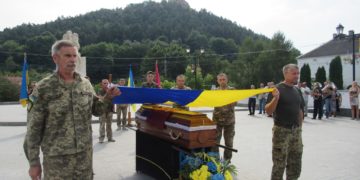 Із захисником України, командиром розвідувального відділення Сергієм Ярмощуком попрощалися у Кременецькій громаді