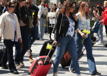 З Польщі масово виїжджають українські біженці